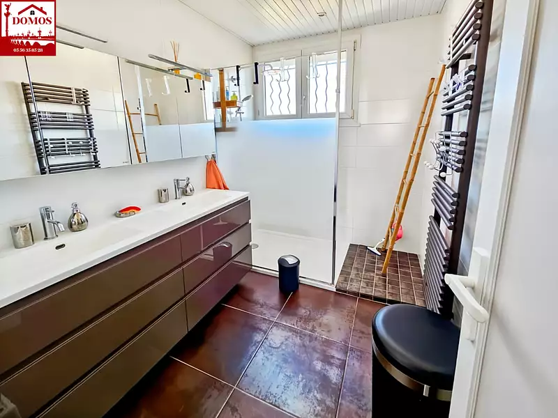 Maison, 180 m²