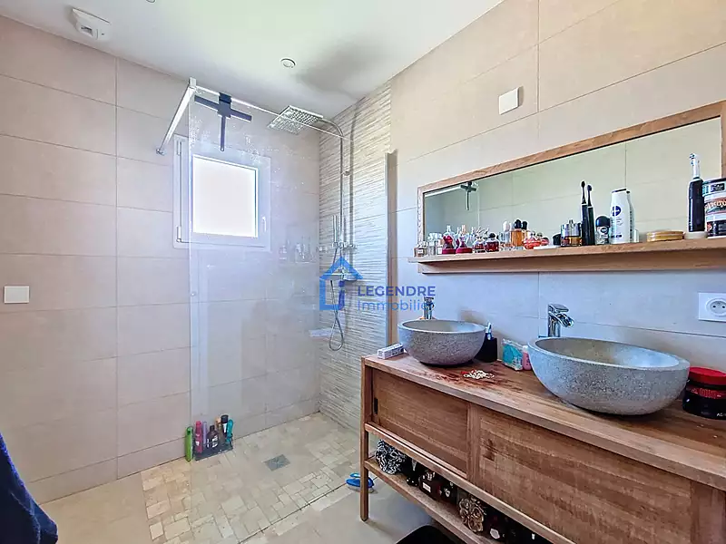 Maison, 250 m²
