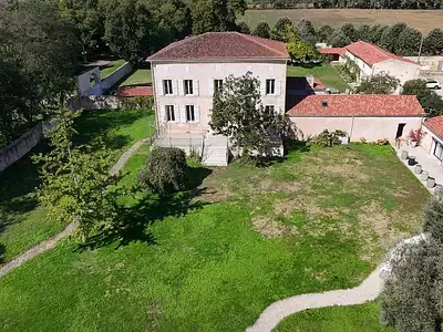 Maison, 768 m²