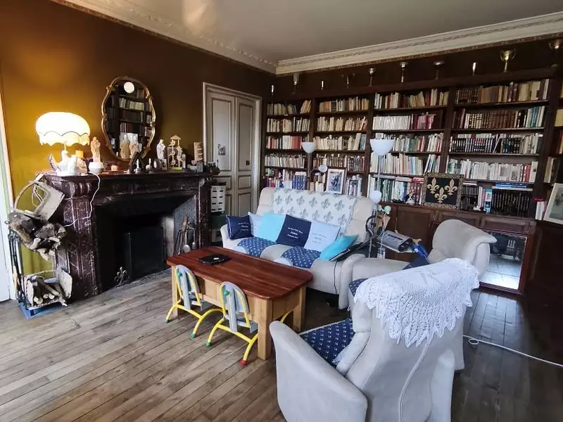 Maison, 693 m²