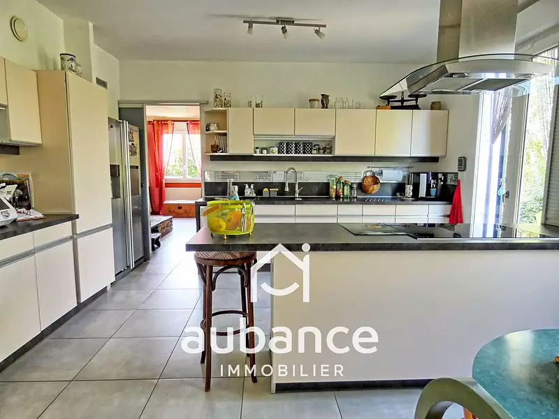 Maison, 220 m²