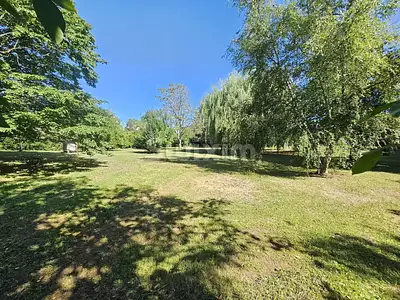 Terrain, 3 017 m²