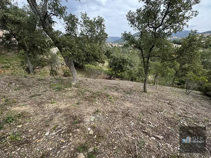 Terrain, 2 070 m²