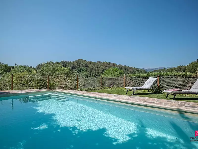 Maison, 196 m²