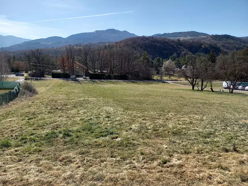 Terrain, 717 m²