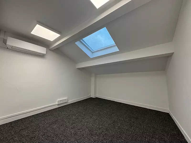 Divers, 30 m²