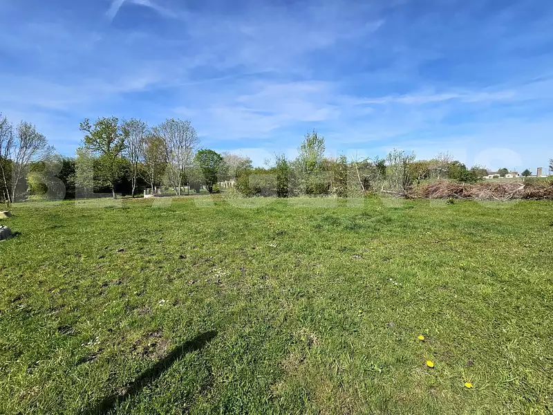 Terrain, 897 m²