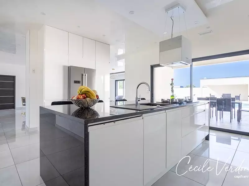 Maison, 281 m²