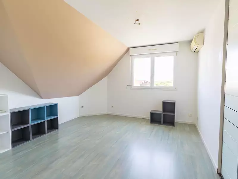 Maison, 196 m²