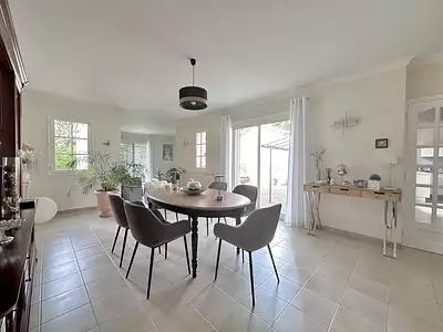Maison, 221 m²