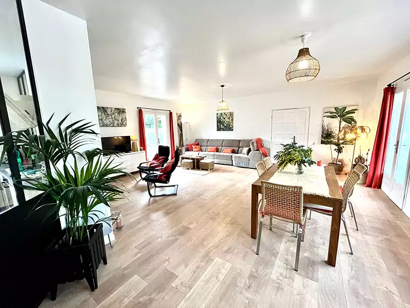 Maison, 210 m²