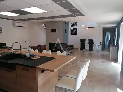 Maison, 302 m²