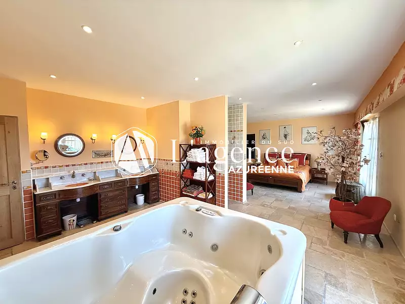 Maison, 230 m²