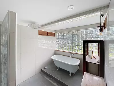 Maison, 221 m²
