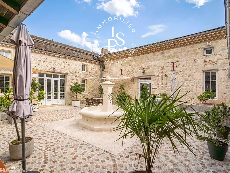 Maison, 666 m²