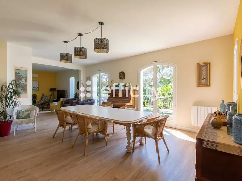 Maison, 230 m²