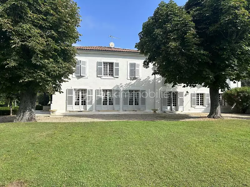 Maison, 453 m²