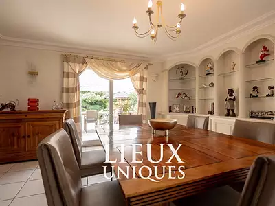 Maison, 240 m²