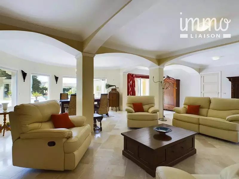 Maison, 230 m²