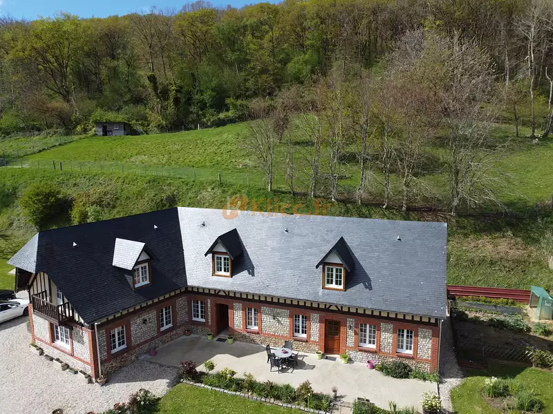 Maison, 210 m²