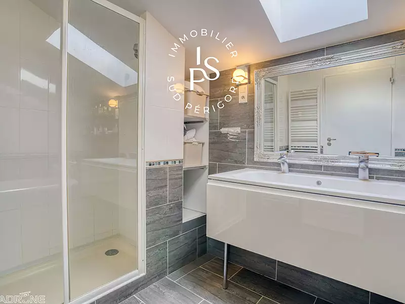 Maison, 666 m²