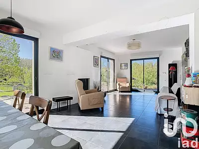 Maison, 196 m²