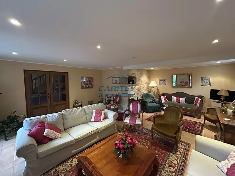 Maison, 305,89 m²