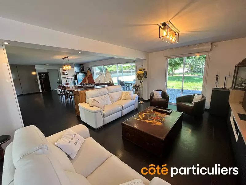 Maison, 251 m²