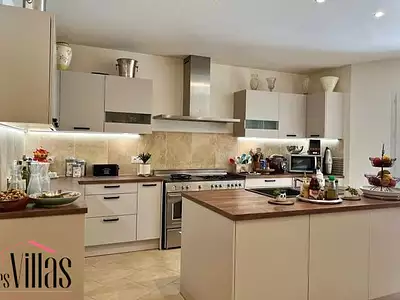 Maison, 261 m²