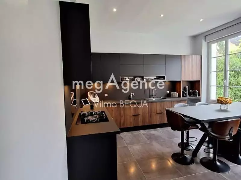 Maison, 285 m²