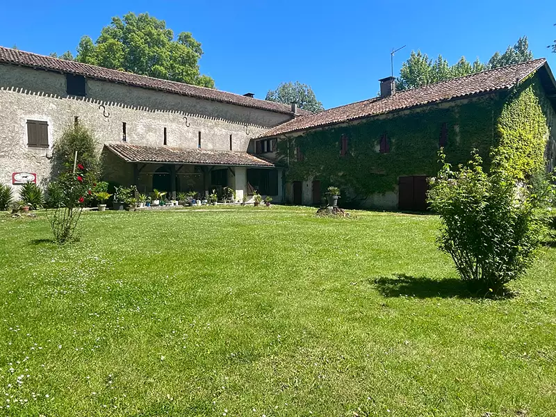 Maison, 670 m²