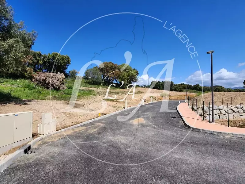 Terrain, 1 037,33 m²