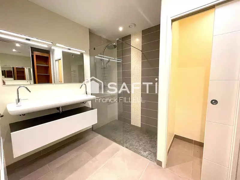 Maison, 270 m²