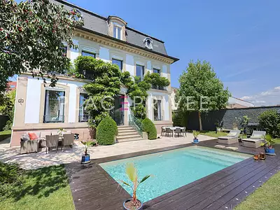 Maison, 385 m²