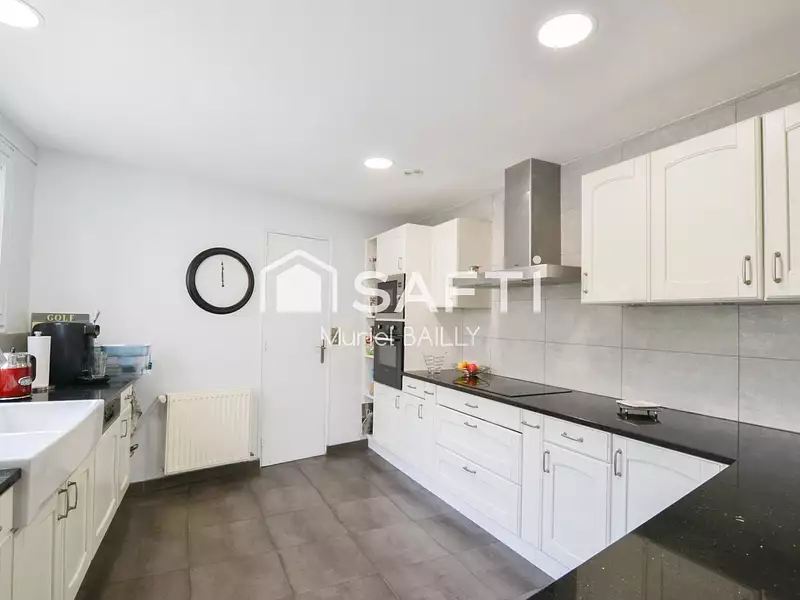Maison, 246 m²