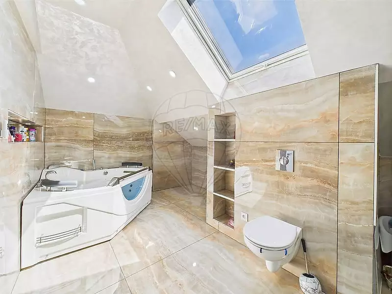 Maison, 255 m²
