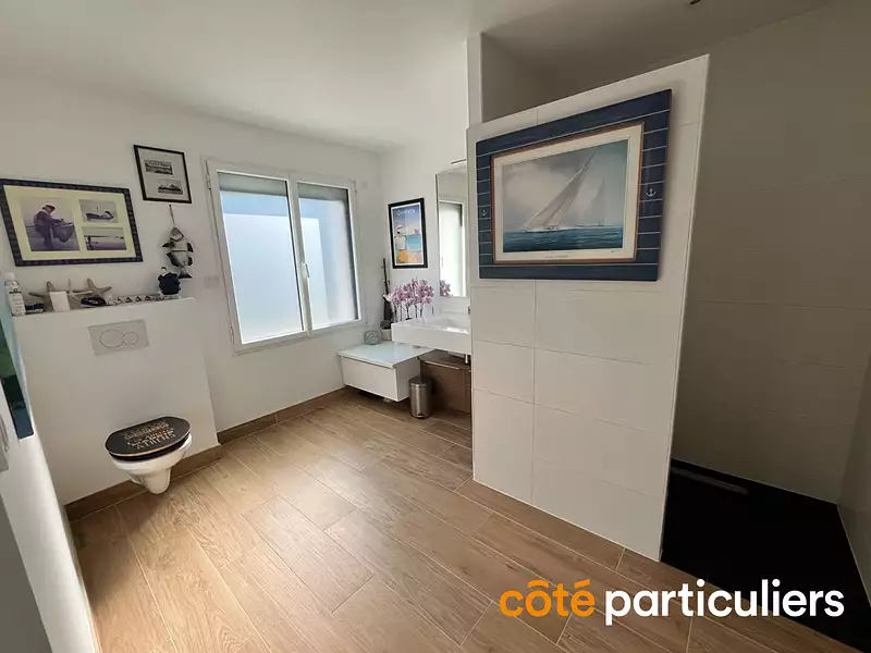 Maison, 251 m²