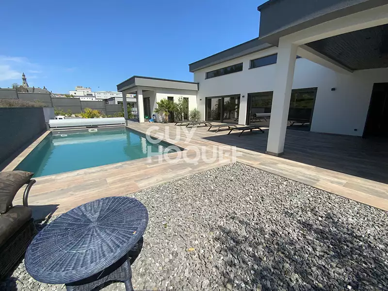 Maison, 240 m²