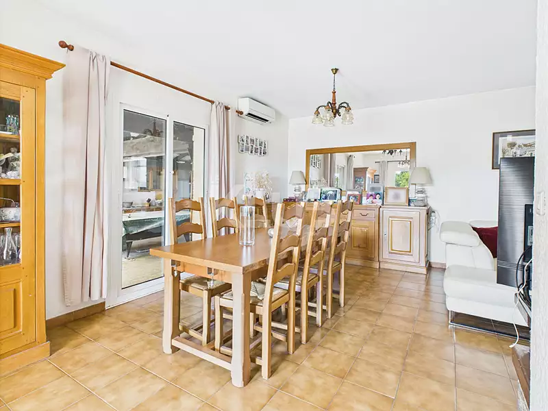 Maison, 196 m²