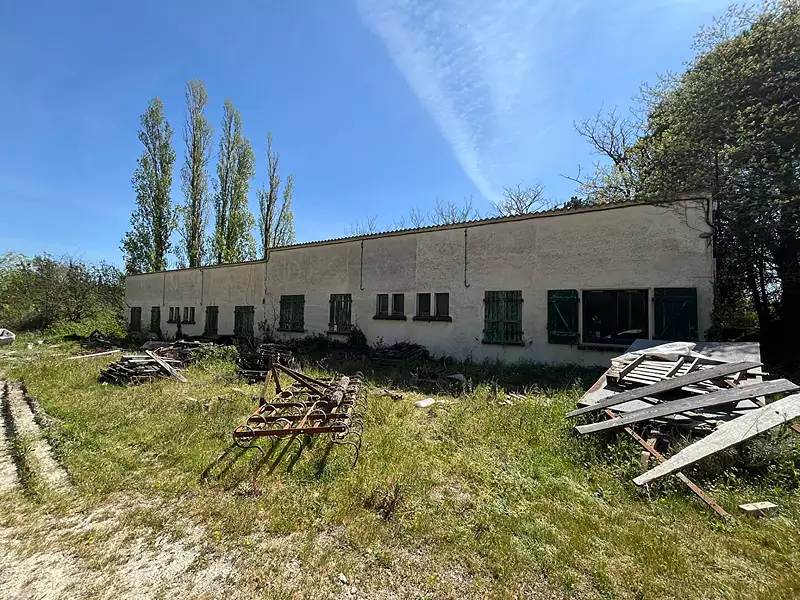 Immeuble, 692 m²