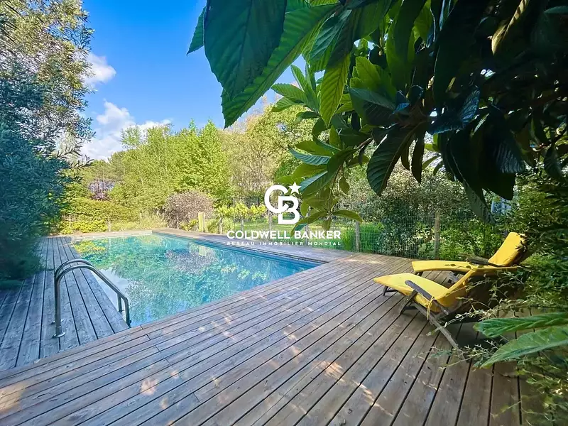 Maison, 240 m²