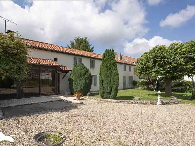 Maison, 251 m²