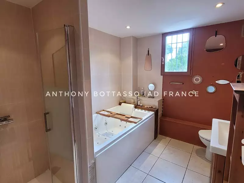 Maison, 240 m²