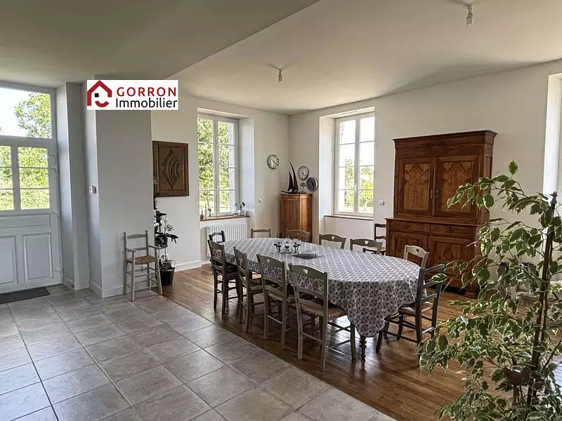 Maison, 255 m²