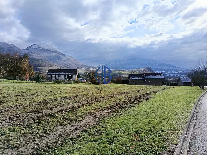 Terrain, 1 300 m²