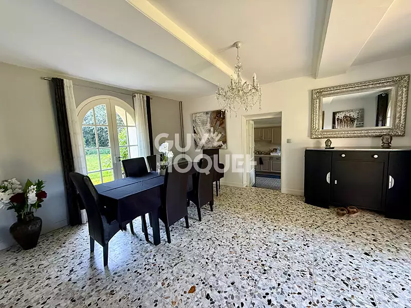 Maison, 245 m²