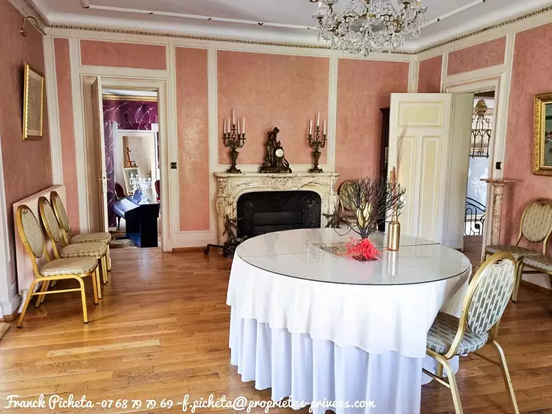 Maison, 1 000 m²