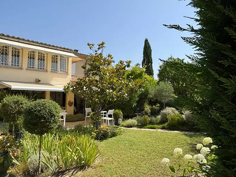 Maison, 166 m²