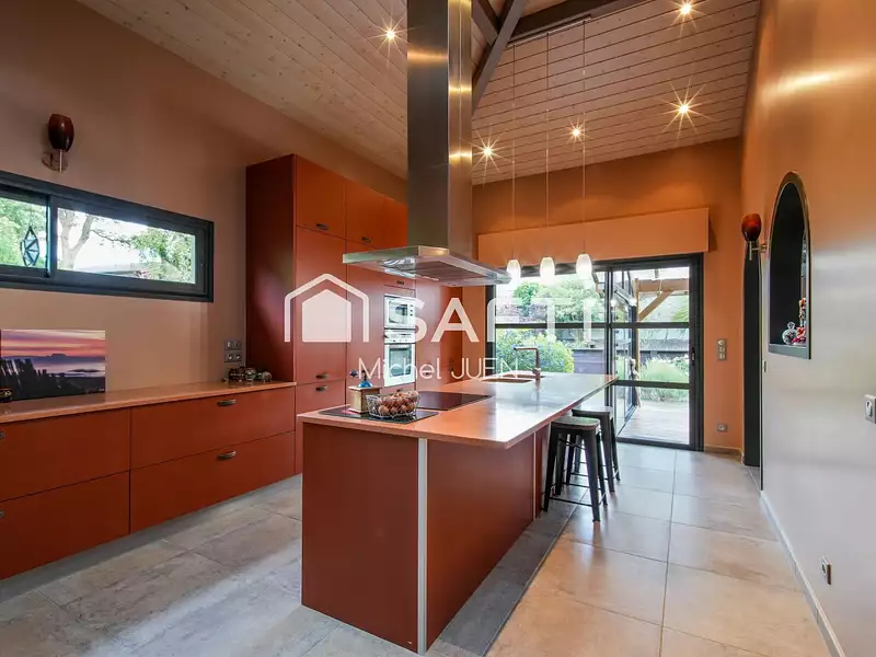 Maison, 225 m²