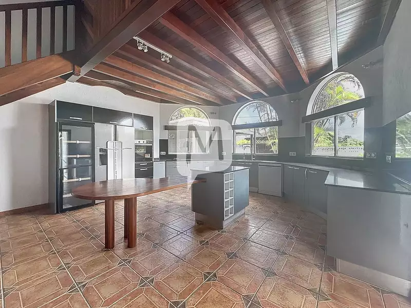 Maison, 244 m²